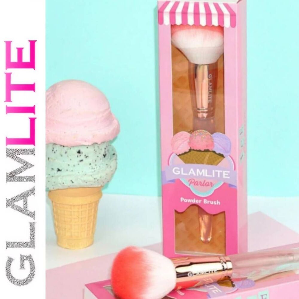 Glamlite Parlor Powder Brush